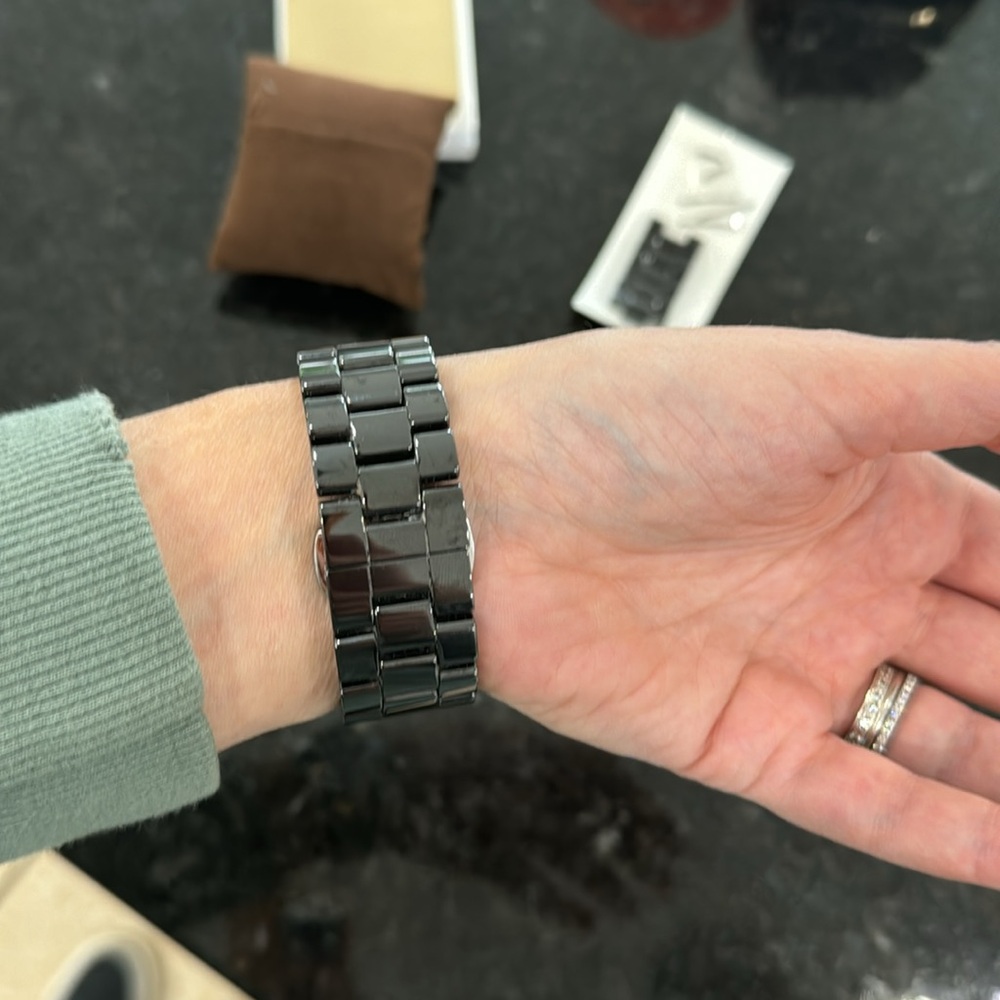 Stylish Michael Kors Black Watch - Picture 3 of 5